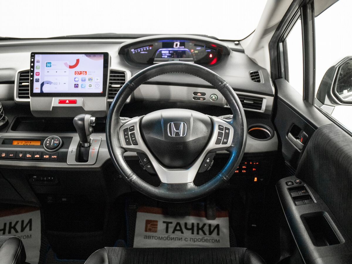 Honda Freed 2011 - фото автомобиля