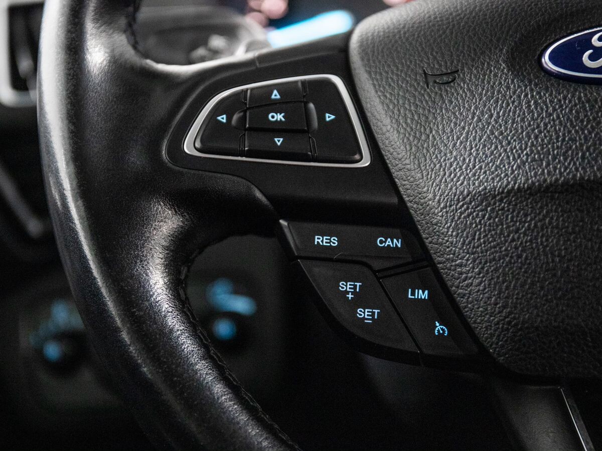 Ford Kuga 2017 - фото автомобиля