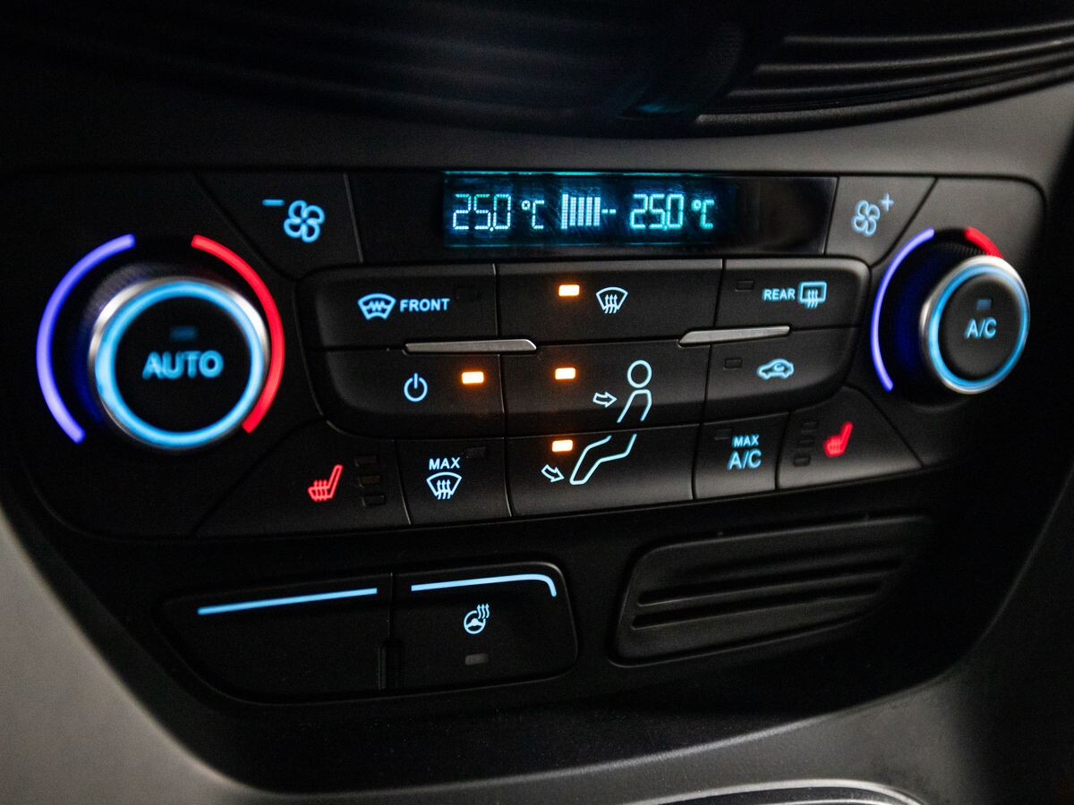 Ford Kuga 2017 - фото автомобиля