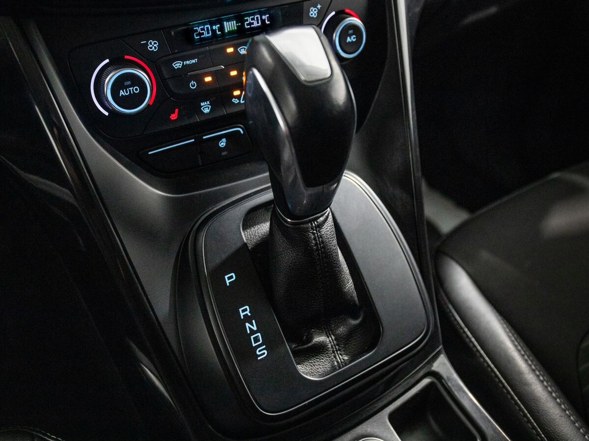 Ford Kuga 2017 - фото автомобиля