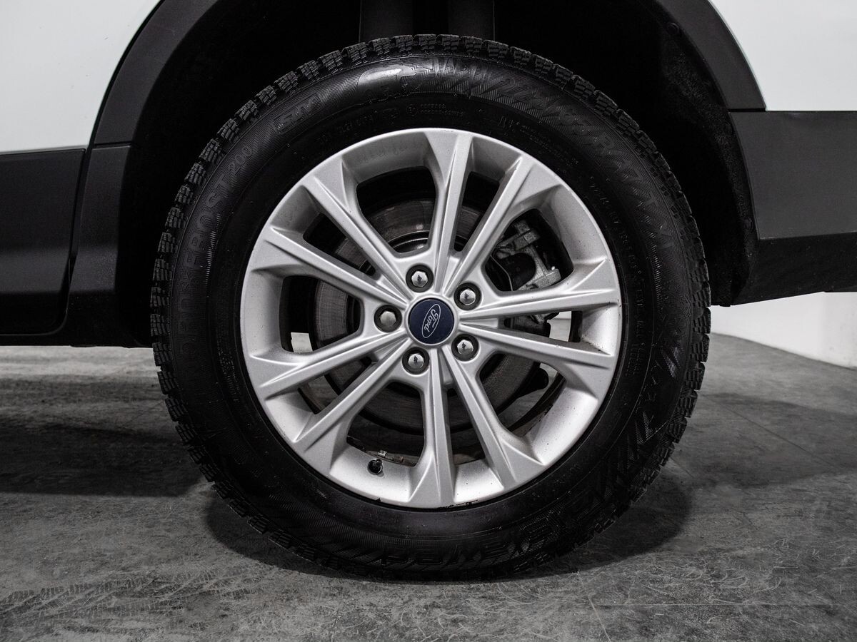 Ford Kuga 2017 - фото автомобиля