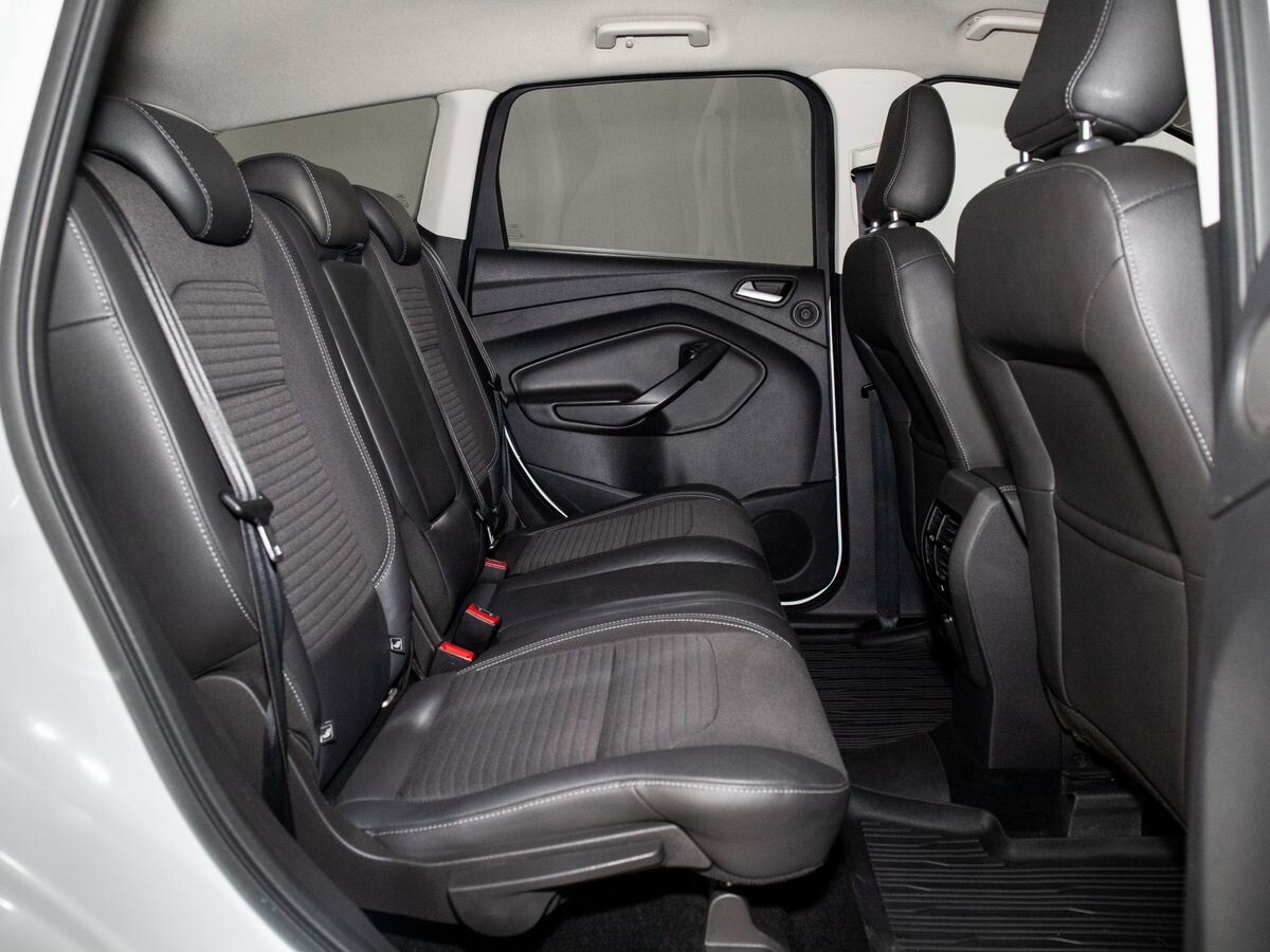 Ford Kuga 2017 - фото автомобиля