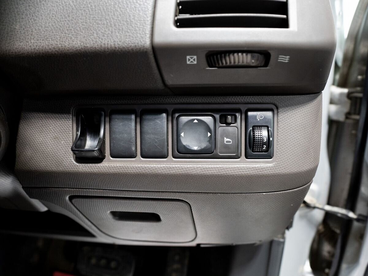 Nissan March 2009 - фото автомобиля