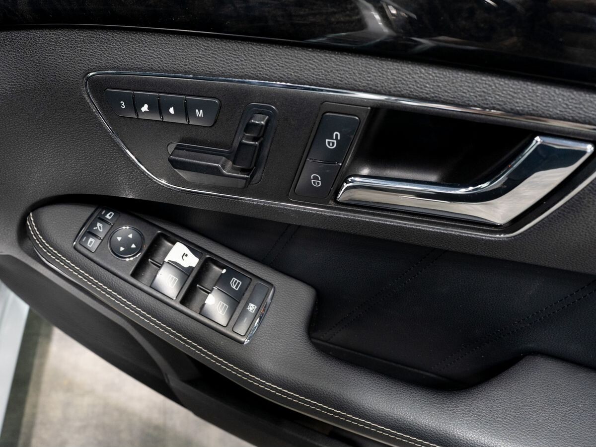 Mercedes-Benz E-Класс 2009 - фото автомобиля