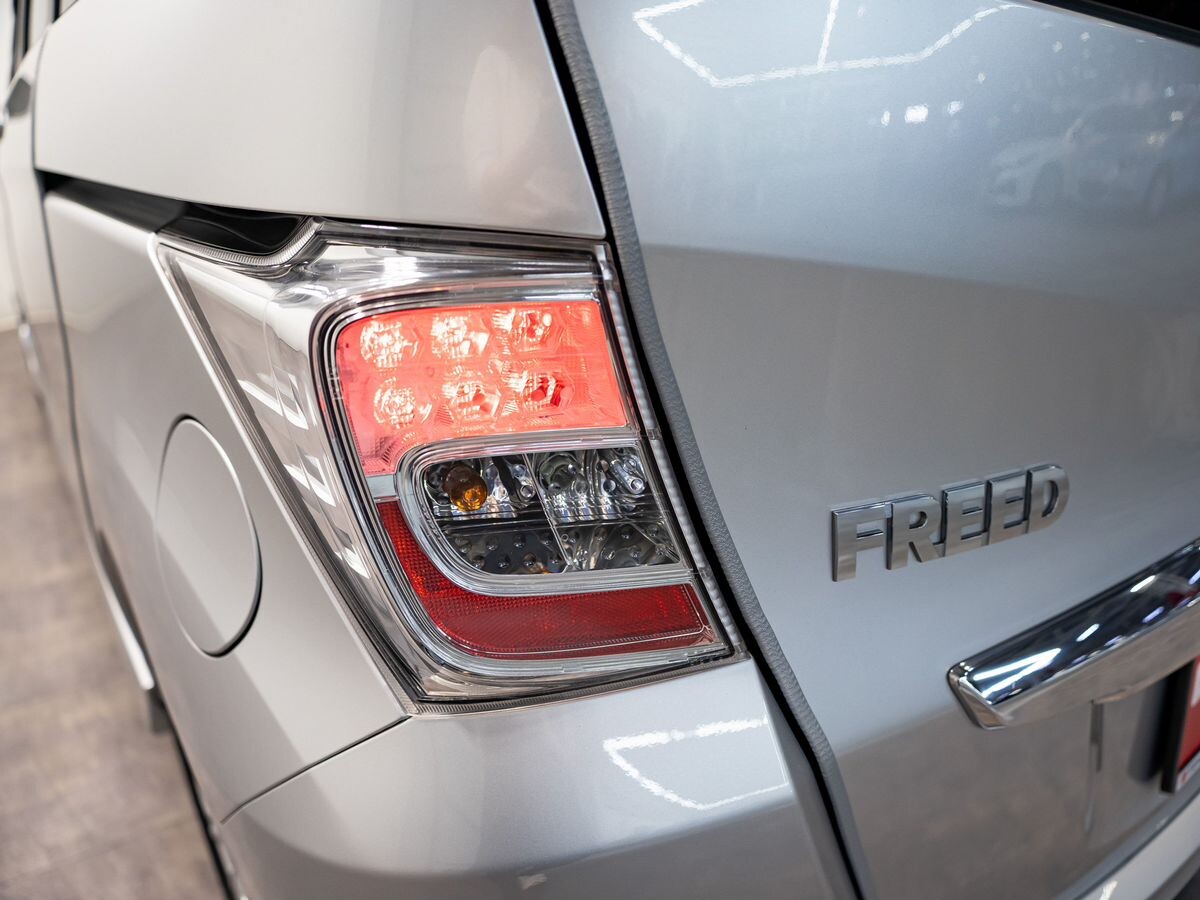 Honda Freed 2012 - фото автомобиля