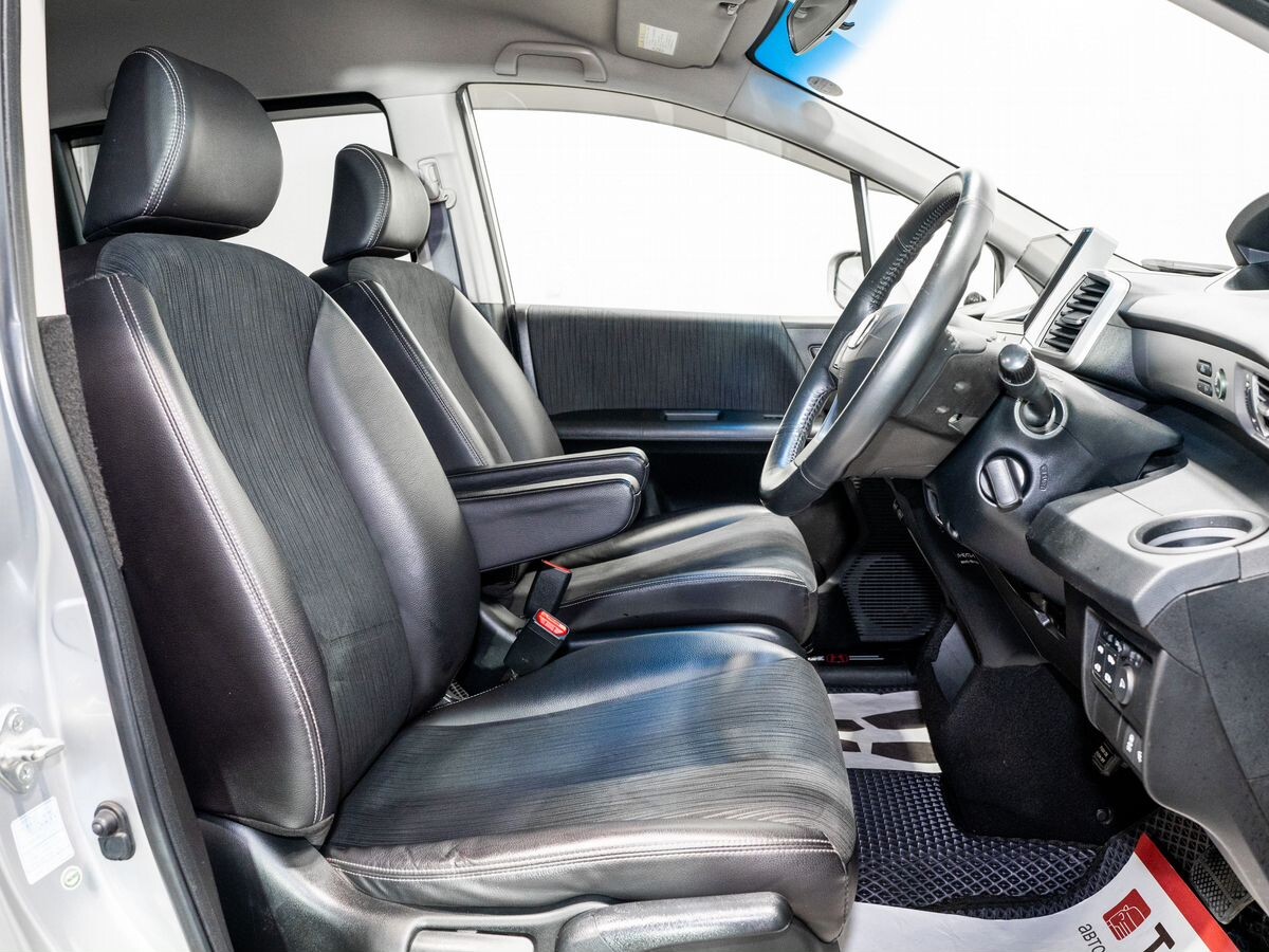 Honda Freed 2012 - фото автомобиля