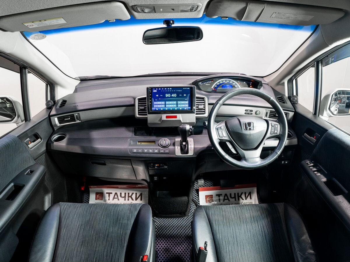 Honda Freed 2012 - фото автомобиля