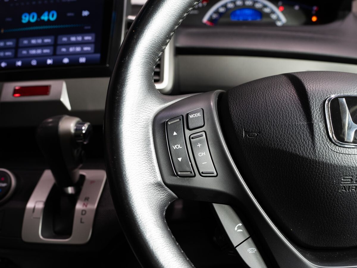 Honda Freed 2012 - фото автомобиля