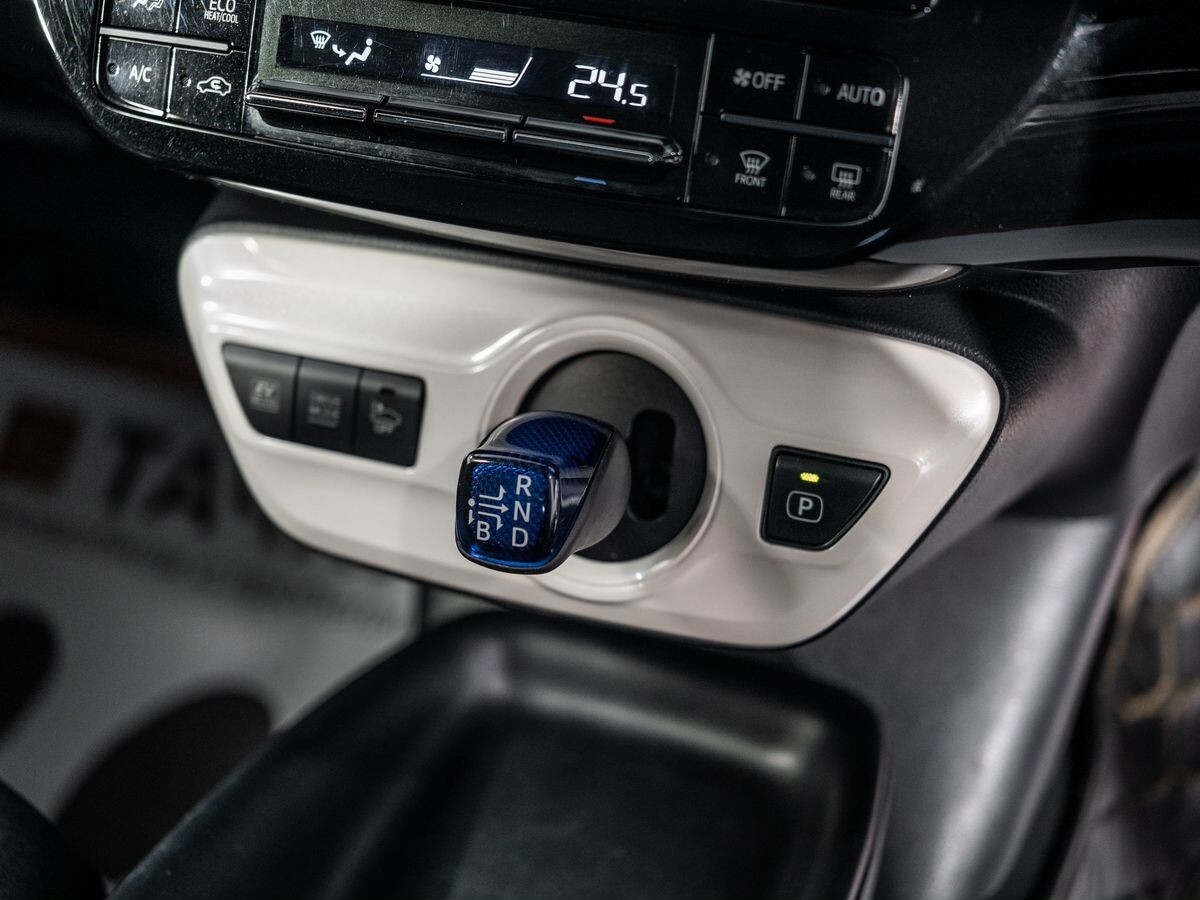 Toyota Prius 2016 - фото автомобиля