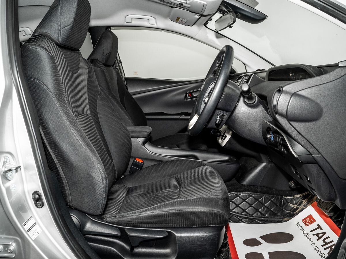 Toyota Prius 2016 - фото автомобиля