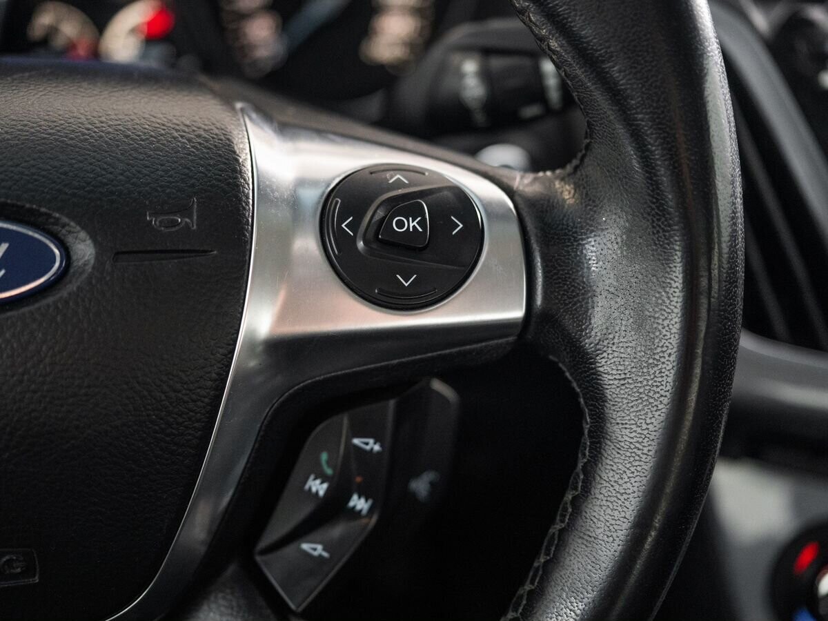 Ford Focus 2012 - фото автомобиля