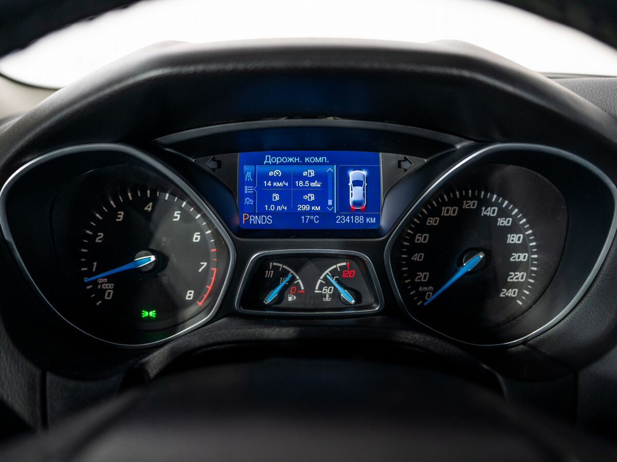 Ford Focus 2012 - фото автомобиля