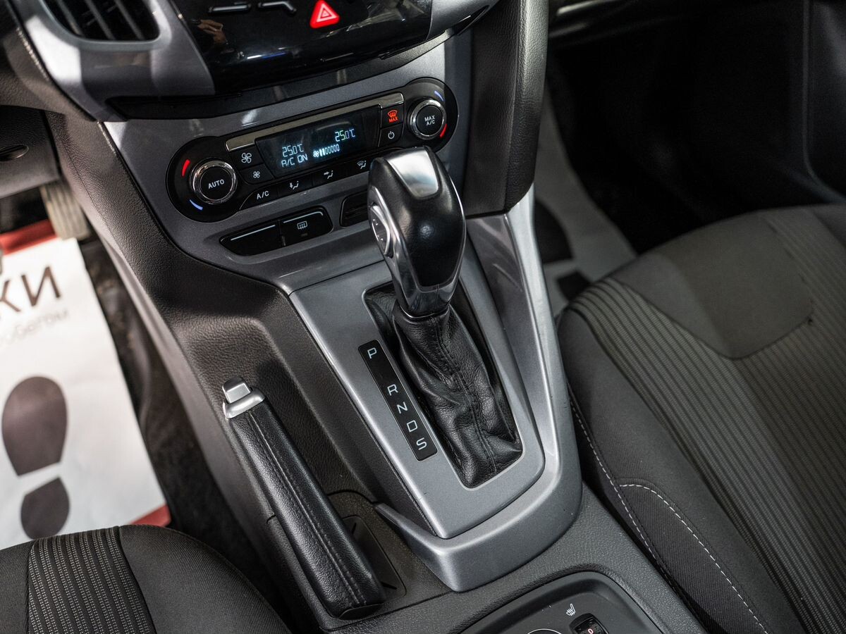 Ford Focus 2012 - фото автомобиля