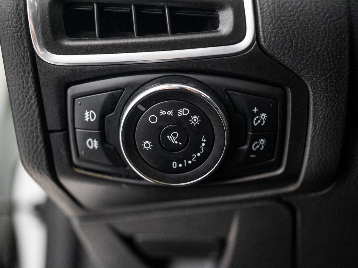 Ford Focus 2012 - фото автомобиля