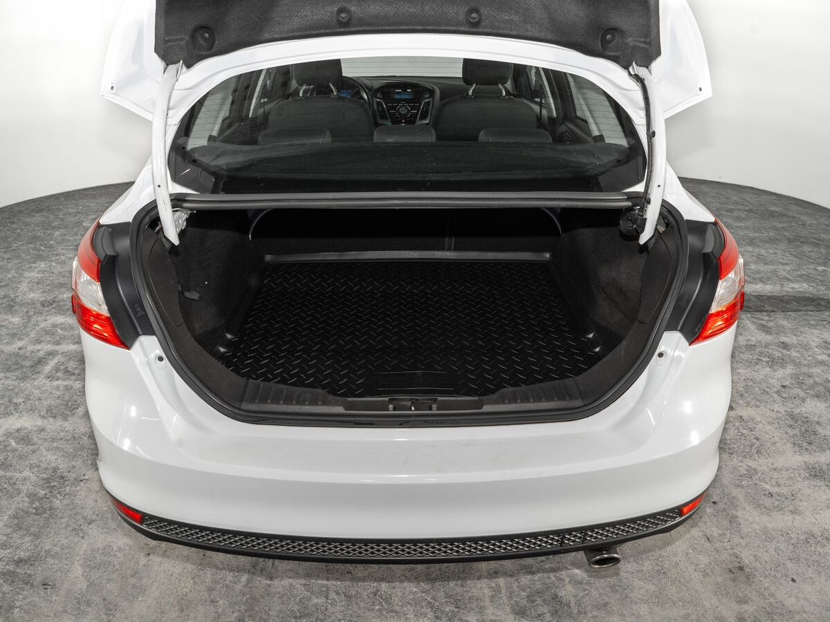 Ford Focus 2012 - фото автомобиля