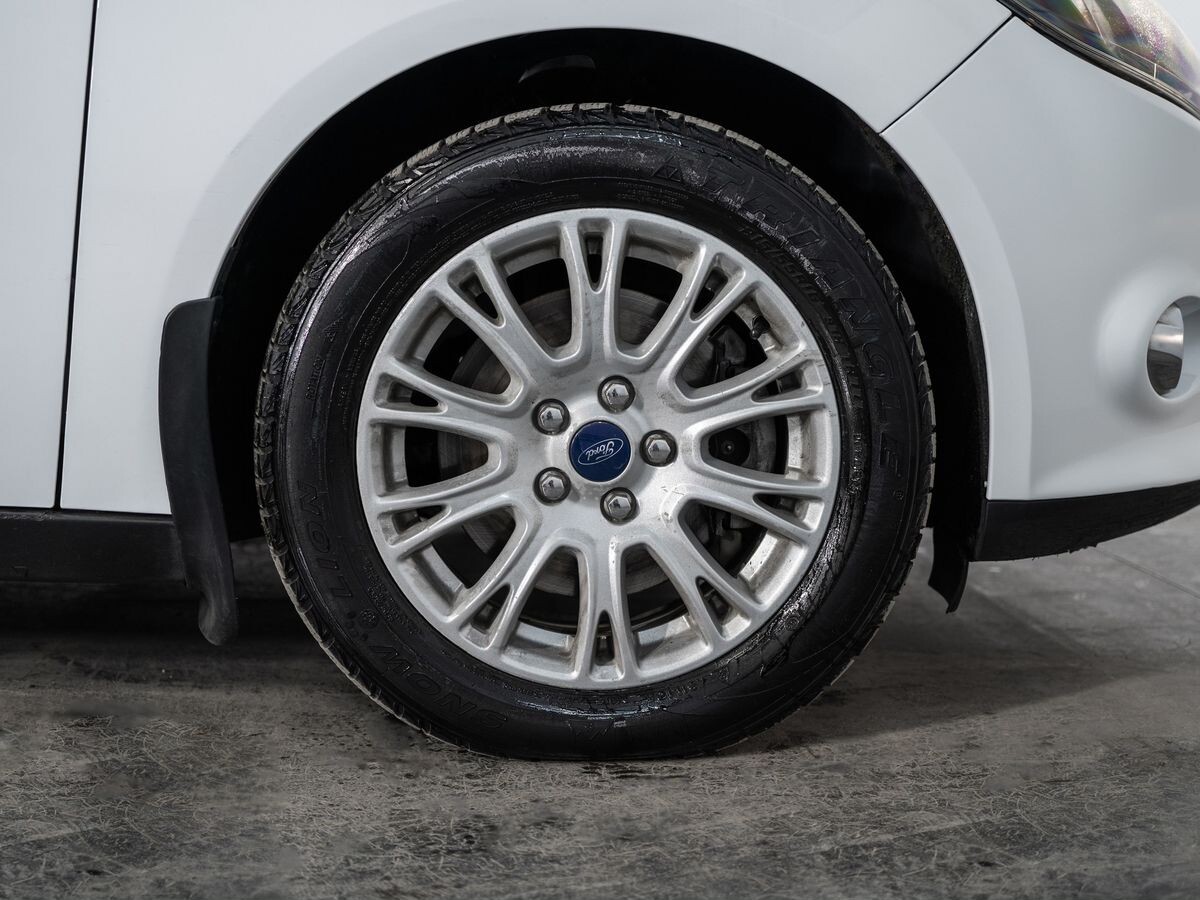 Ford Focus 2012 - фото автомобиля