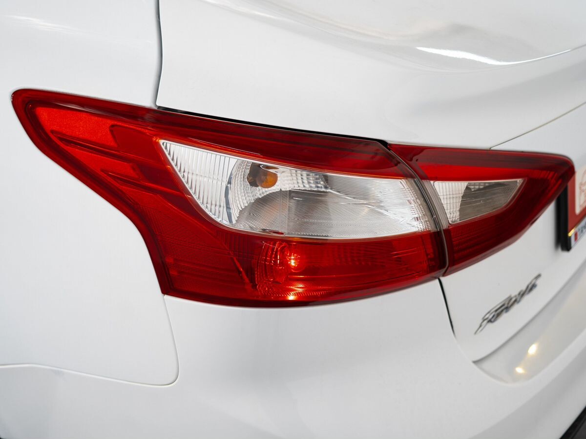 Ford Focus 2012 - фото автомобиля