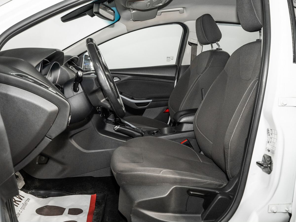 Ford Focus 2012 - фото автомобиля