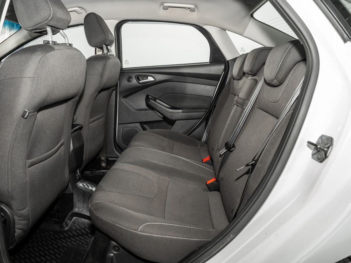 Ford Focus 2012 - фото автомобиля