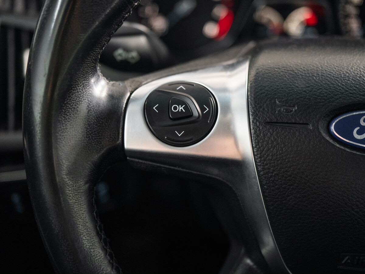 Ford Focus 2012 - фото автомобиля