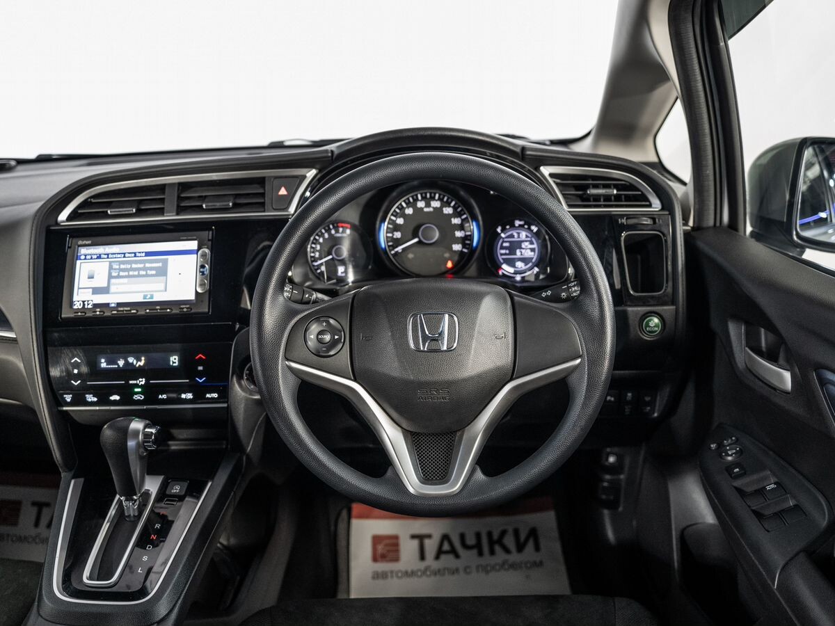 Honda Shuttle 2015 - фото автомобиля
