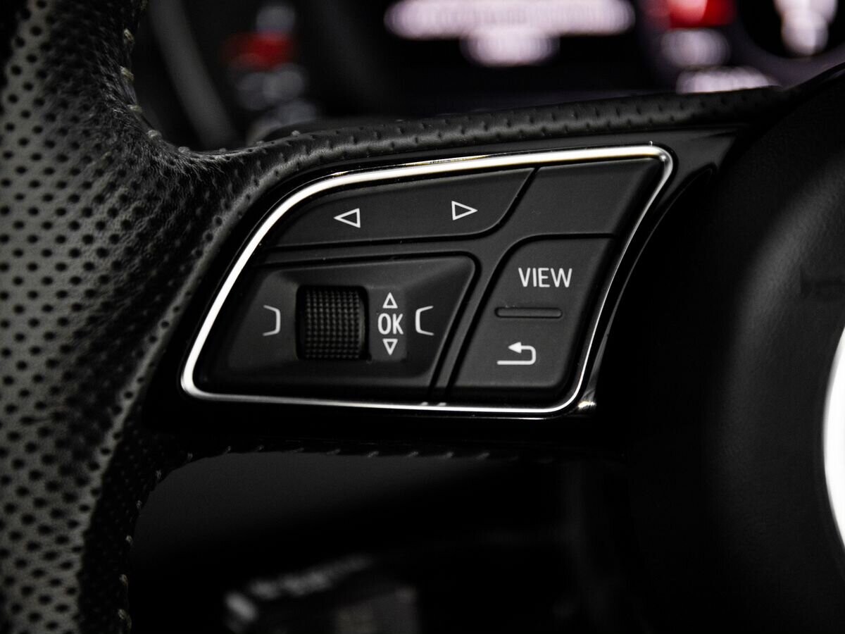 Audi A4 2018 - фото автомобиля