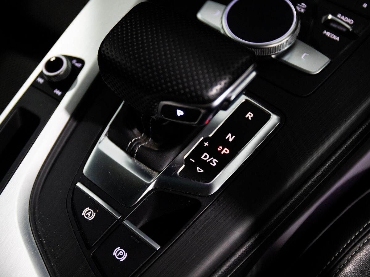 Audi A4 2018 - фото автомобиля