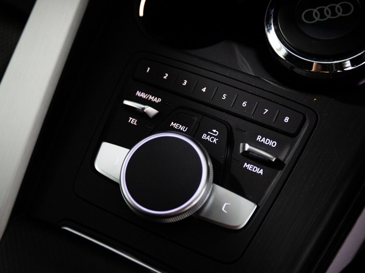 Audi A4 2018 - фото автомобиля