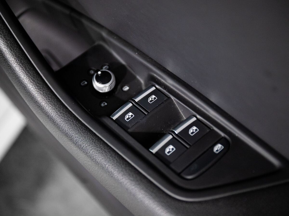 Audi A4 2018 - фото автомобиля