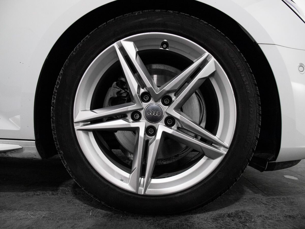 Audi A4 2018 - фото автомобиля