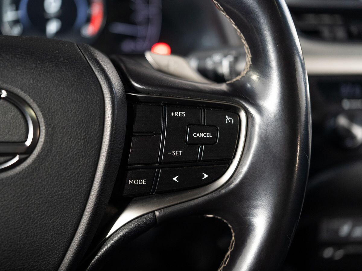 Lexus ES 2020 - фото автомобиля