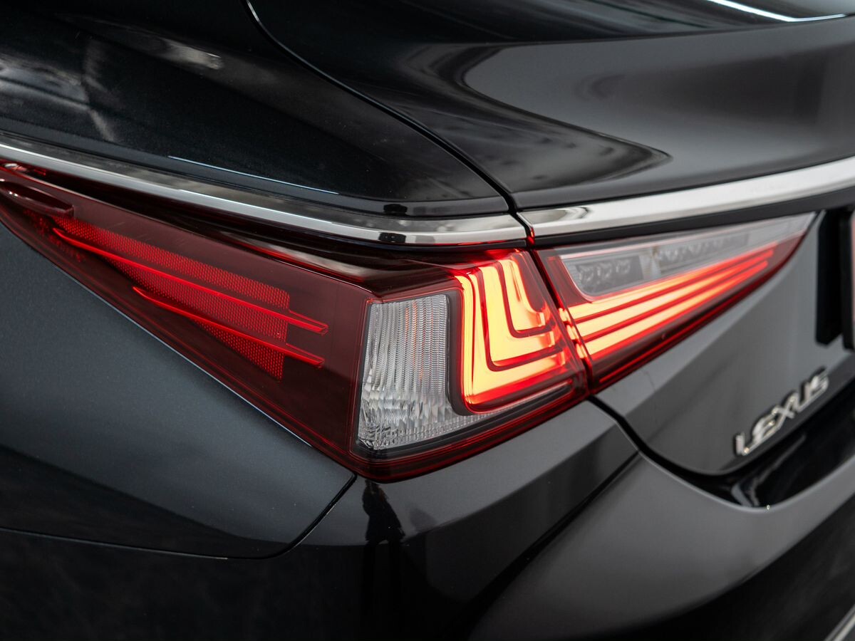 Lexus ES 2020 - фото автомобиля