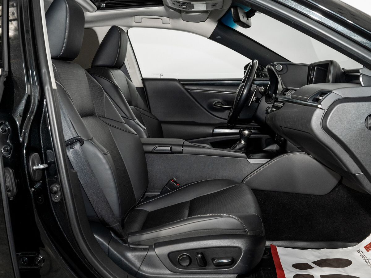 Lexus ES 2020 - фото автомобиля