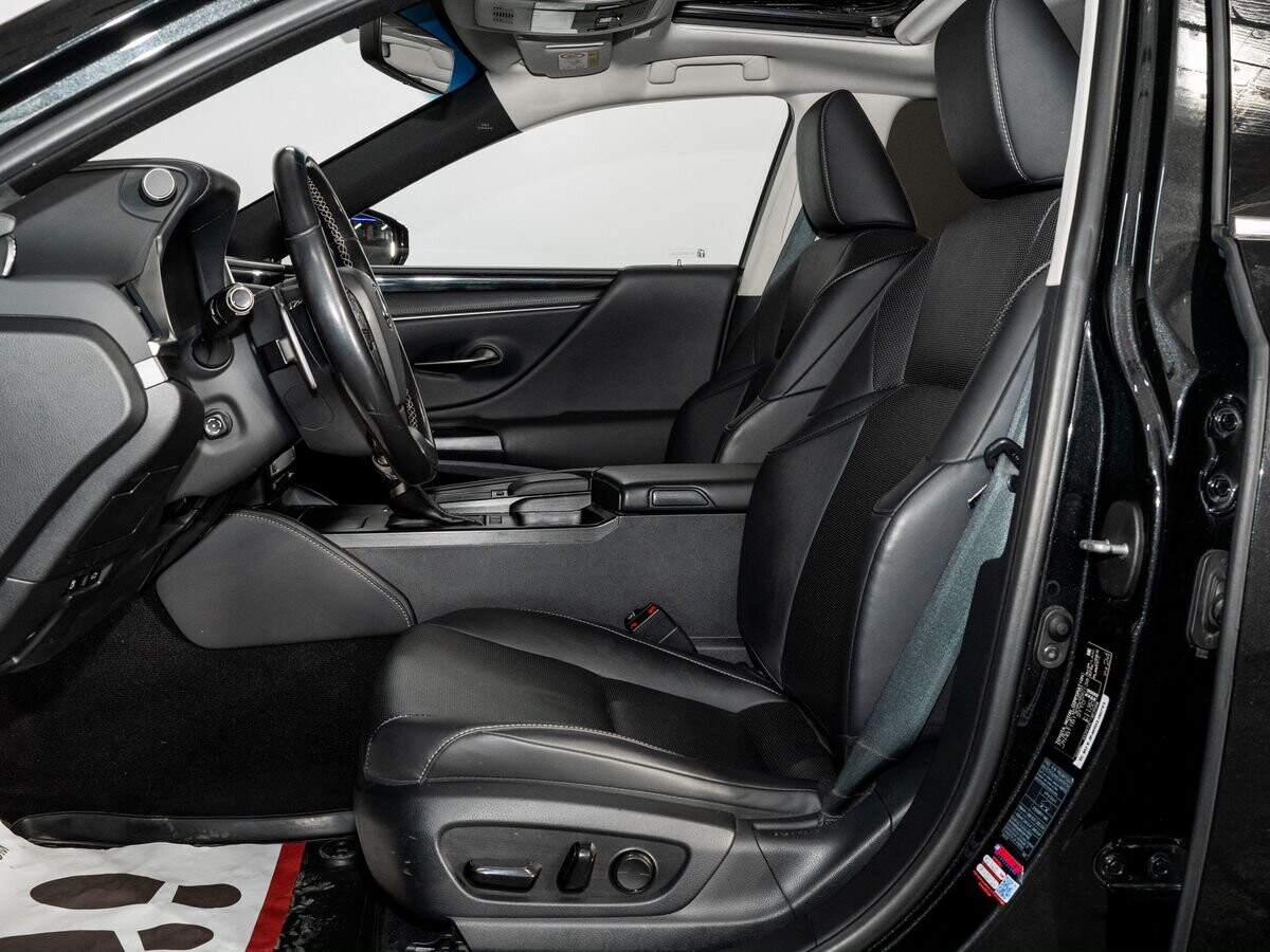 Lexus ES 2020 - фото автомобиля