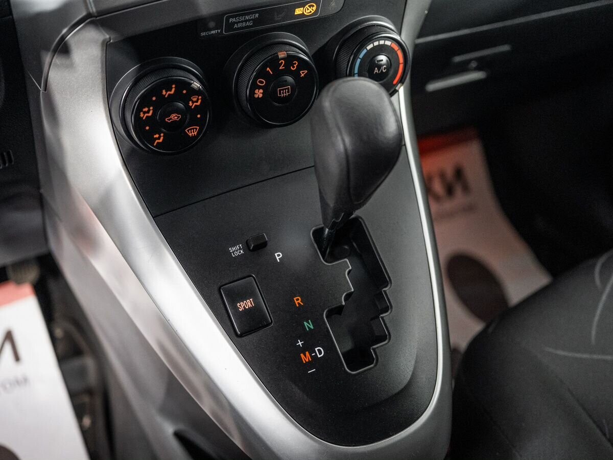 Toyota Verso 2011 - фото автомобиля