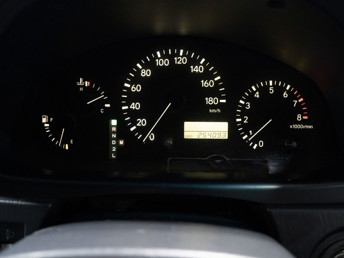 Toyota Harrier 2000 - фото автомобиля