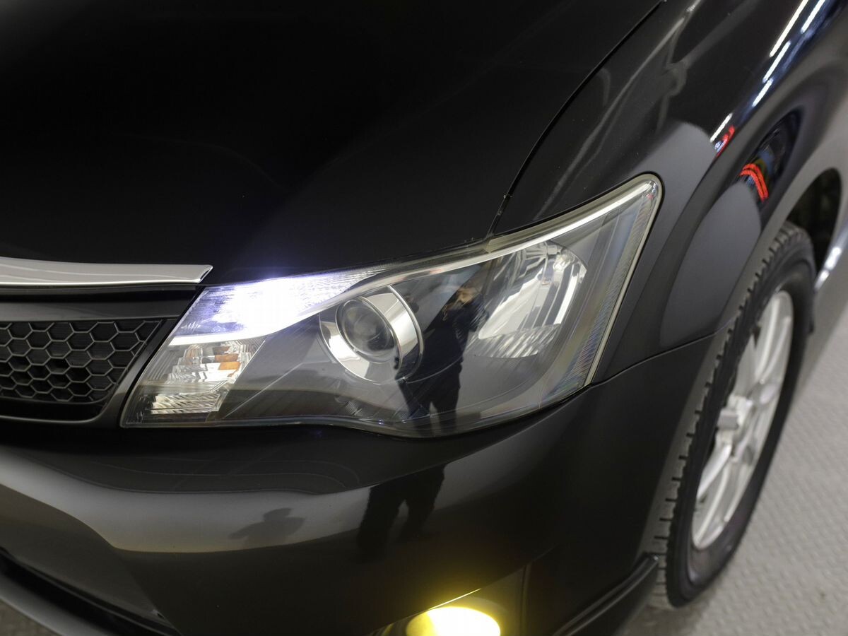 Toyota Corolla 2013 - фото автомобиля