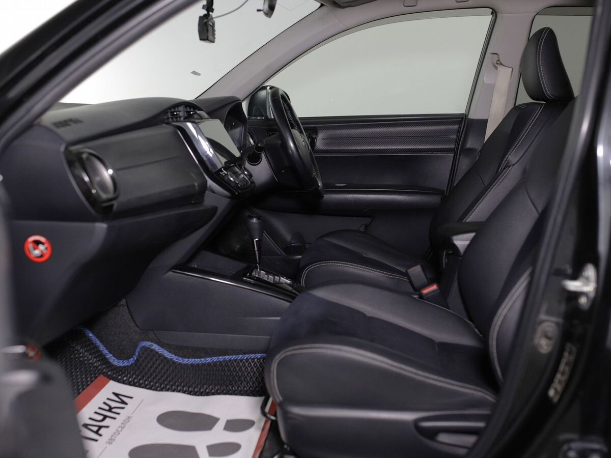 Toyota Corolla 2013 - фото автомобиля