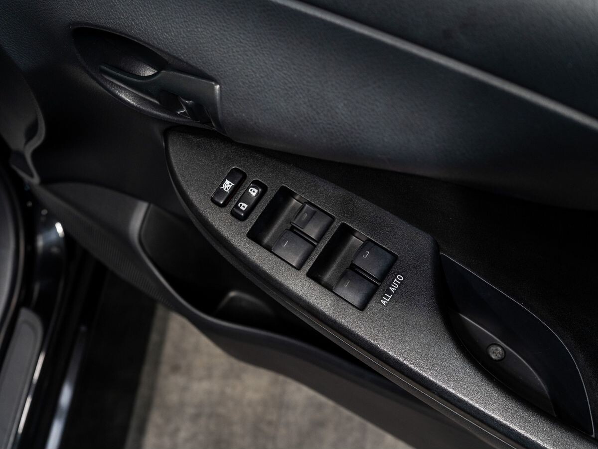 Toyota Corolla 2010 - фото автомобиля