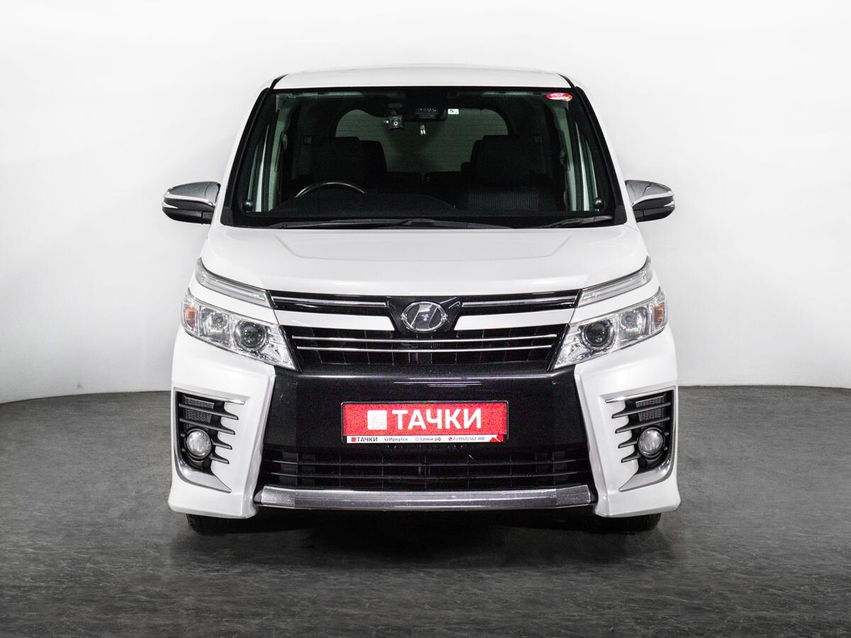 Toyota Voxy 2016 - фото автомобиля