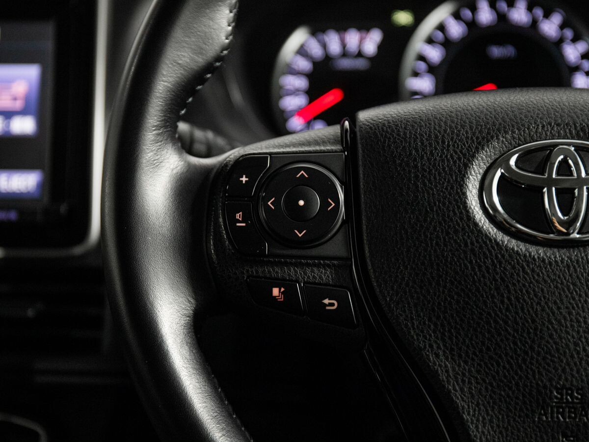 Toyota Voxy 2016 - фото автомобиля