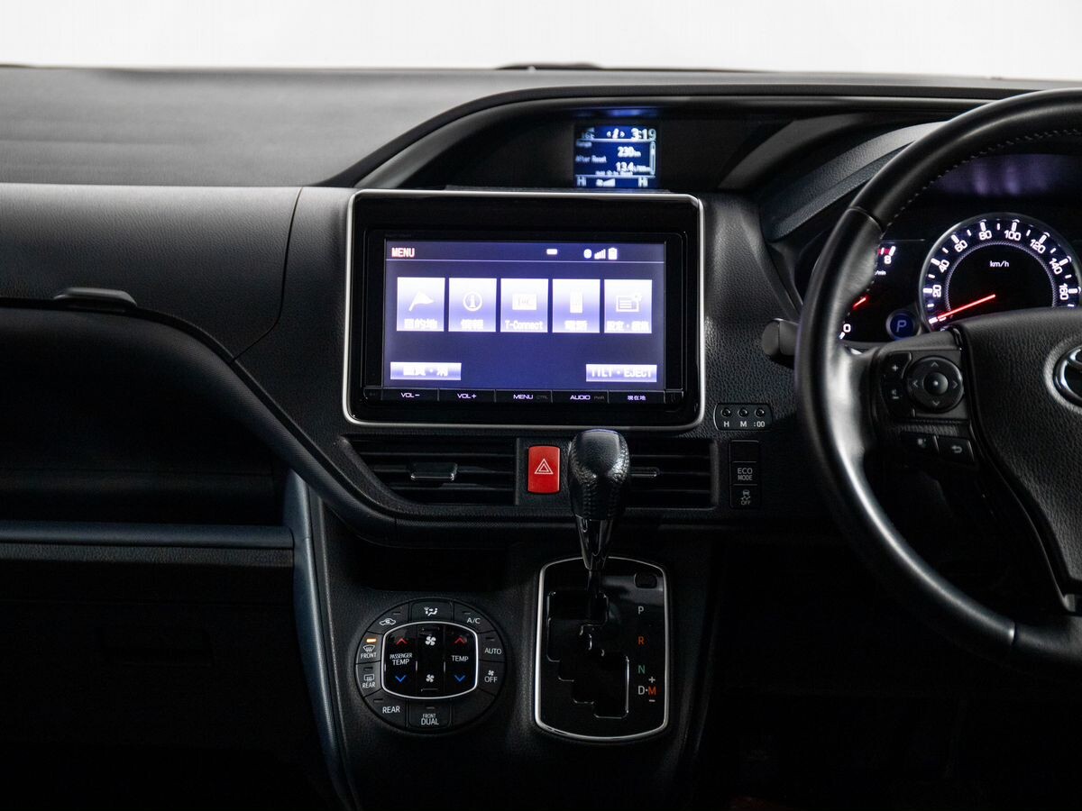 Toyota Voxy 2016 - фото автомобиля