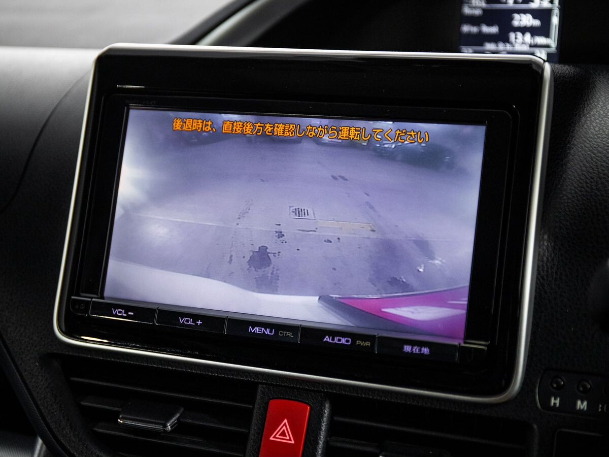 Toyota Voxy 2016 - фото автомобиля