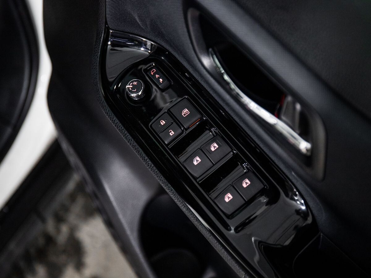 Toyota Voxy 2016 - фото автомобиля