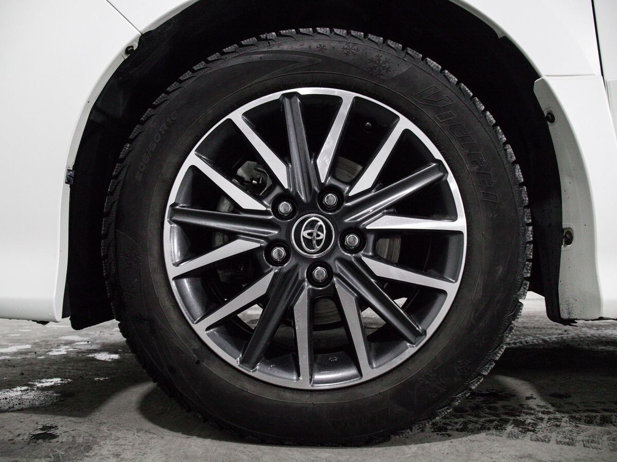 Toyota Voxy 2016 - фото автомобиля