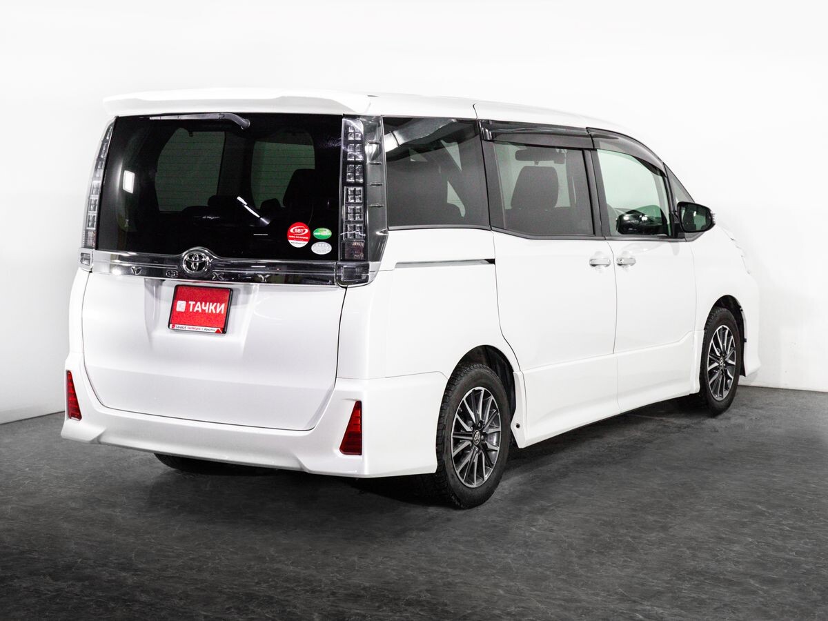 Toyota Voxy 2016 - фото автомобиля