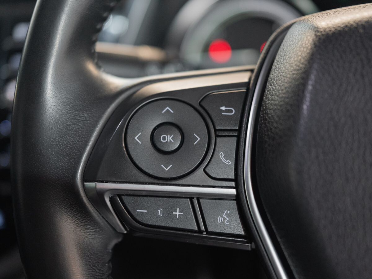 Toyota Camry 2019 - фото автомобиля