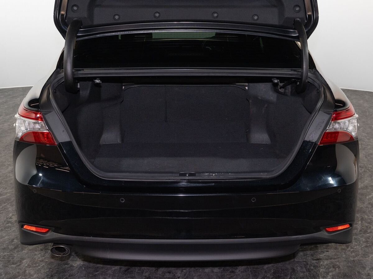 Toyota Camry 2019 - фото автомобиля