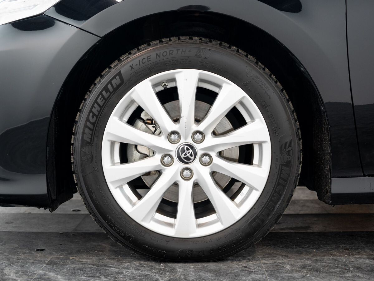 Toyota Camry 2019 - фото автомобиля