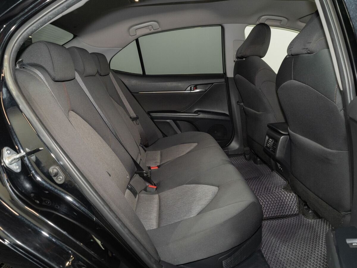 Toyota Camry 2019 - фото автомобиля